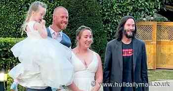 Keanu Reeves speaks out to deny crashing UK couple's wedding