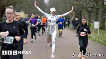 'Human disco ball' on big Bristol run for refugee charity