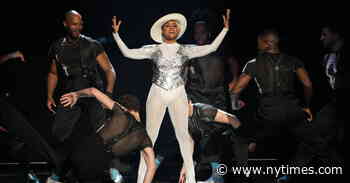 Ariana DeBose to Return as Tony Awards Host This Year