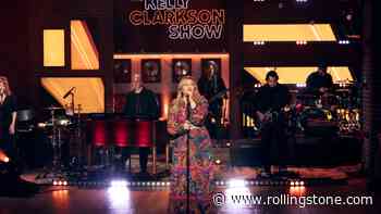 Kelly Clarkson Belts Out Taylor Swift’s Metaphorical Sigh of Relief With ‘Clean’ Cover