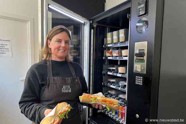 Broodjeszaak Vita-Food breidt uit met automatenruimte: “En binnenkort haal je hier ’s avonds ook smoskes uit de muur”