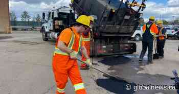 City of Edmonton expects to fill about 500K potholes in 2023