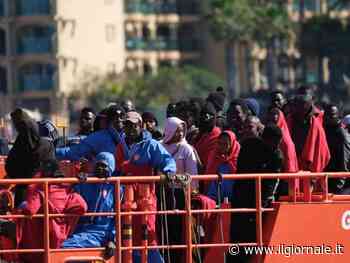 Migranti, sindaci in rivolta contro l'accoglienza: il dietrofront che imbarazza il Pd