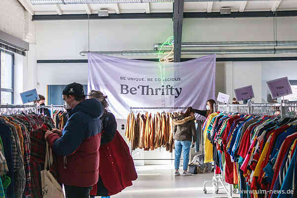 Mode und Nachhaltigkeit: Beim "Vintage & Preloved Sale" im Stadthaus Ulm wird kiloweise verkauft