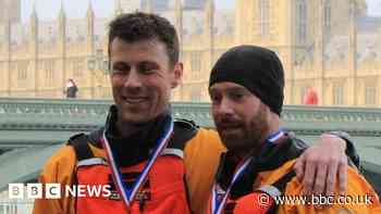 Canoe pair smash Devizes to Westminster race record