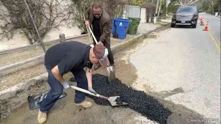 Fed up by LA pothole, Arnold Schwarzenegger fills it himself