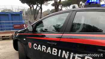 Entra nel centro di raccolta Ama per rubare tv e rame, una volta scoperto picchia i carabinieri