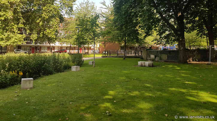 London’s Pocket Parks: St John’s Churchyard, SE1