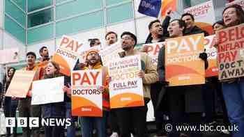 Pay rises above inflation would be a terrible mistake, says Hunt