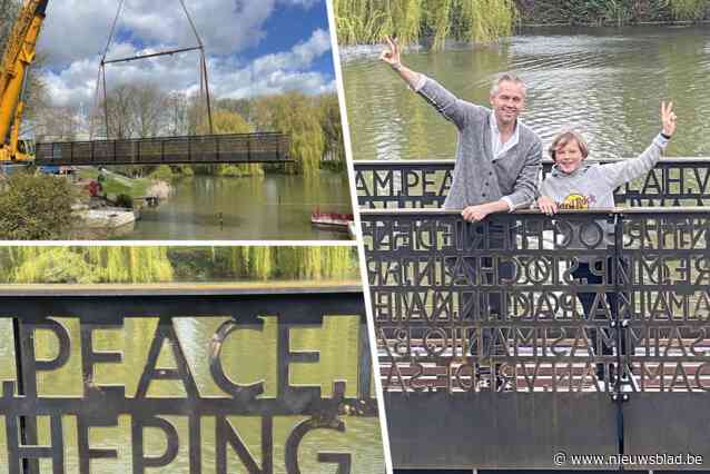 Chef Robert telt 330.000 euro neer voor loodzware ‘vredesbrug’ naar restaurant: “Zo’n kans krijg je maar één keer”