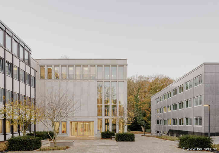 Plenarsaal in Bad Segeberg
 - Erweiterung von Riemann Gesellschaft von Architekten