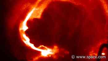 Lab-grown solar flares reveal secrets of the sun's coronal loops