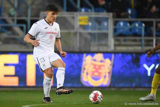 Amando Lapage maakt Paul Van Himst trots als centrale verdediger bij jonkies van Anderlecht: “Op training met de A-kern heb ik vooral oog voor Jan Vertonghen”