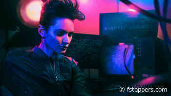 2 Photographers Go Head-to-Head Shooting With Only Hard Reflectors