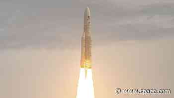 Relive the launch of Europe's JUICE mission to Jupiter in these stunning photos