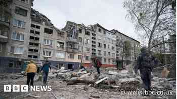 Ukraine war: Civilians killed in Russian strike on Ukraine homes