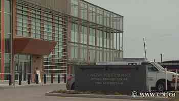 Alberta boosts mental health and addictions help for those in police custody in Calgary