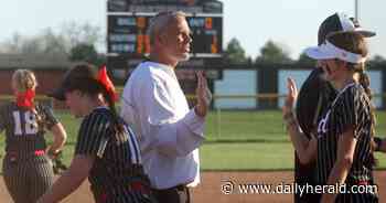 Softball: Hudgens, Mitchell tough at the top for Huntley in win against McHenry