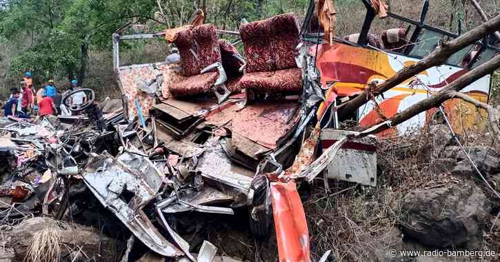Mindestens 13 Tote bei Busunglück in Indien