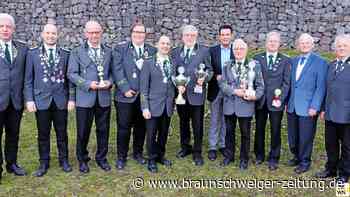 Olaf Klosewic holt Königspokal des BSK Gifhorn