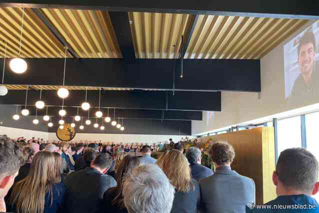 Massa volk neemt afscheid van voormalig volleyballer (31): “Ik koester voor altijd die knuffel die je mij nog gaf”