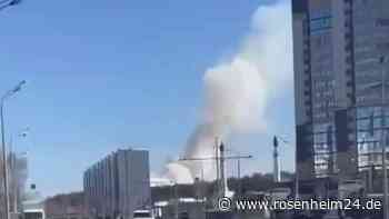 Ukraine-Krieg: Berichte über Explosion in Russland – Hohe Rauchsäule steigt über Großstadt auf