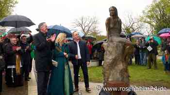 Neue Loreley-Statue am Mittelrhein enthüllt