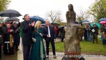 Neue Loreley-Statue am Mittelrhein enthüllt
