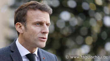 Macron unterschreibt Rentenreform trotz Protesten