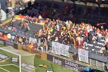 't Is onrustig aan Zee en er wordt één man geviseerd: &quot;Get your head out of your ass!&quot;