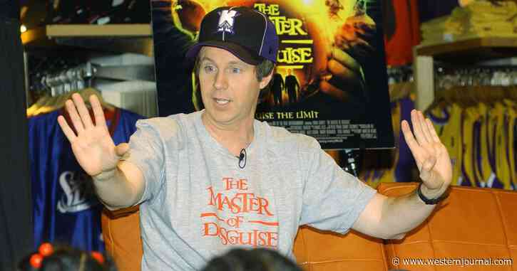 'Wayne's World' Star Dana Carvey Confirms 'Very Strange' 9/11 Story, Recalls Group Prayer on Set