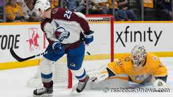 MacKinnon scores 3, Avalanche beat Predators 4-3 to win Central