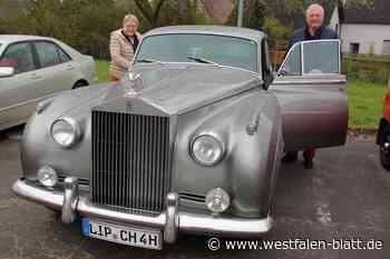 Oldtimerfahrt durch OWL: Ein Rolls-Royce zieht alle Blicke auf sich