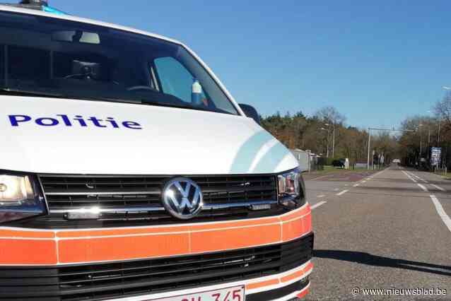Politie haalt bestuurder zonder rijbewijs en onder invloed uit het verkeer