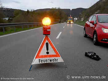 Auto kommt in den Gegenverkehr