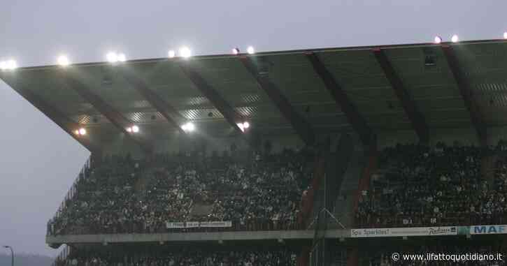 Belgio, volano topi morti durante il derby vallone: a scagliarli i tifosi dello Charleroi