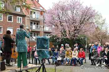 Nachbarn feiern die Kirschblüte an der Schulstraße
