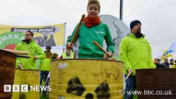 Germans split as last three nuclear power stations go off grid