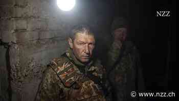 Während in Bachmut «die blutigsten Kämpfe seit Jahrzehnten» toben, kürzt die Ukraine ihren Soldaten den Lohn