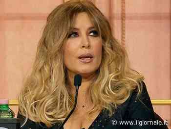 "Mamma mia", "E il video di Belen?". Tra Lucarelli e Corona è scontro social