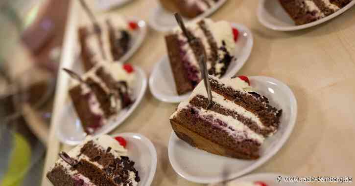 Sahne, Kirschen, Schokospäne: Schwarzwälder feiern Torte