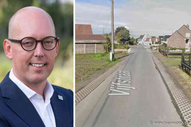 Wielertoeristen botsen frontaal op motorrijder: drie gewonden, onder wie schepen, afgevoerd naar ziekenhuis