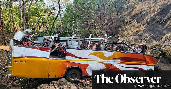 Thirteen killed in India after bus carrying musicians falls into gorge
