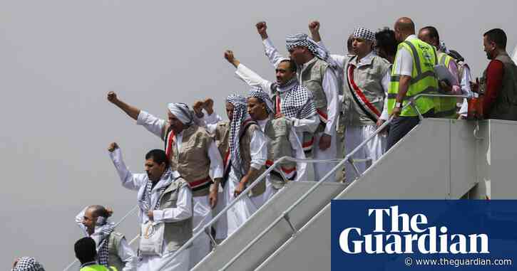 Yemen war: prisoners freed in huge cross-border exchange