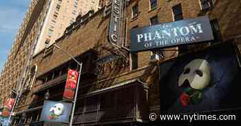Fans Gather as ‘Phantom’ Ends a Record Broadway Run