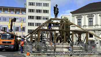 Der Augustusbrunnen am Rathausplatz ist aus dem Winterschlaf erwacht
