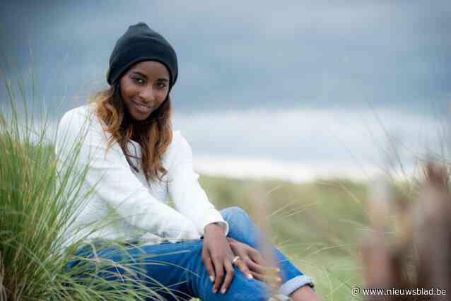 Elodie Ouédraogo meter van denkende jongeren in Labiomista