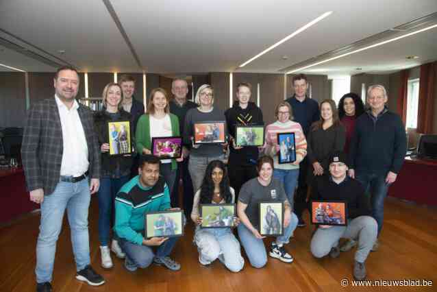 Medewerkers Mintus krijgen portret cadeau