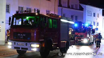 Küchenbrand in Vilsbiburg wegen glimmender Zigarette im Hausmüll – Frau (67) landet in Klinik