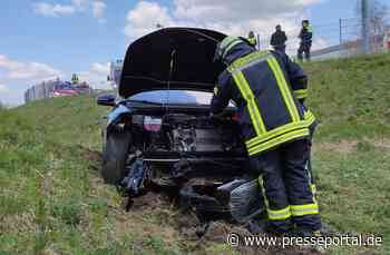FW Celle: PKW fährt in Regenrückhaltebecken - eCall alarmiert Rettungskräfte!